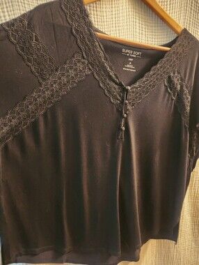 Torrid Supersoft Jersey Deep Black Dolman Sleeve Henley Lace-Trim NEW L/0